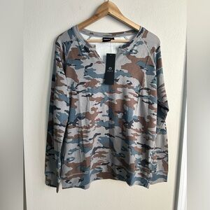 NWT Mono B Blue Camo Long Sleeve Super Soft V Neck Shirt Top Rayon Size L